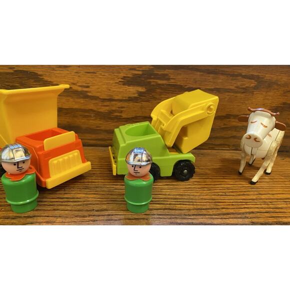 Vtg Fisher Price Little People LIFT AND LOAD DEPOT 1977 Accessories Lot Of 6 - Picture 2 of 5